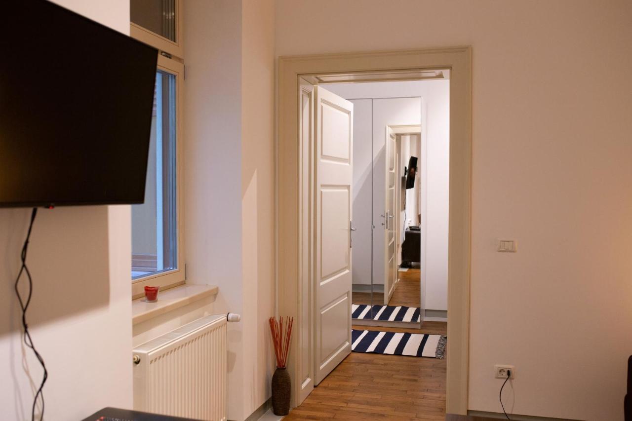 Alessia Apartment In The Old Town Тімішоара Екстер'єр фото