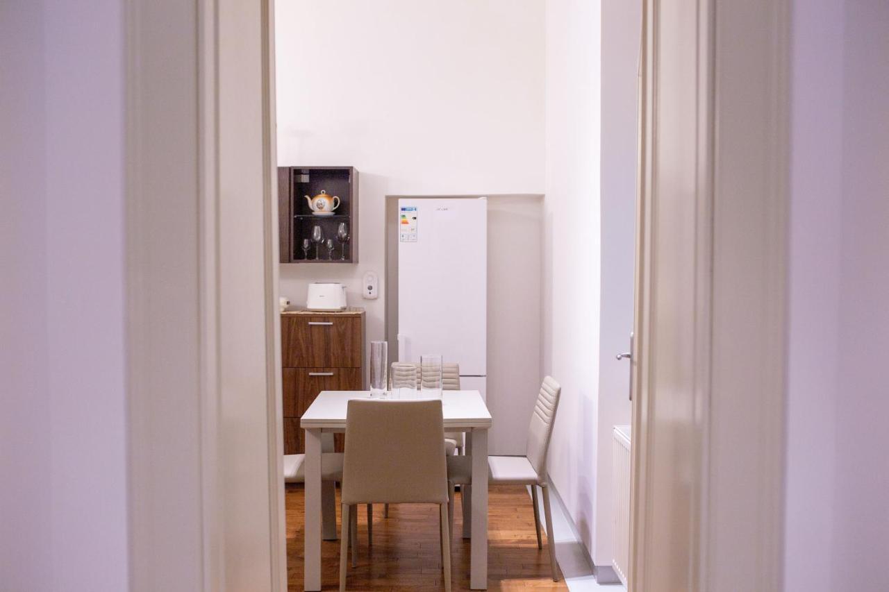 Alessia Apartment In The Old Town Тімішоара Екстер'єр фото